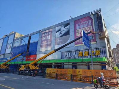 拆除违规户外广告牌，连云港城管再“亮剑”